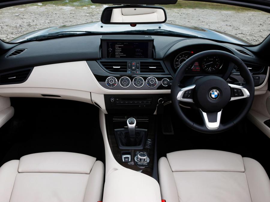  BMW Z4 sDrive 3.5i Roadster 2009 года  (UK) (фото 4 из 16)
